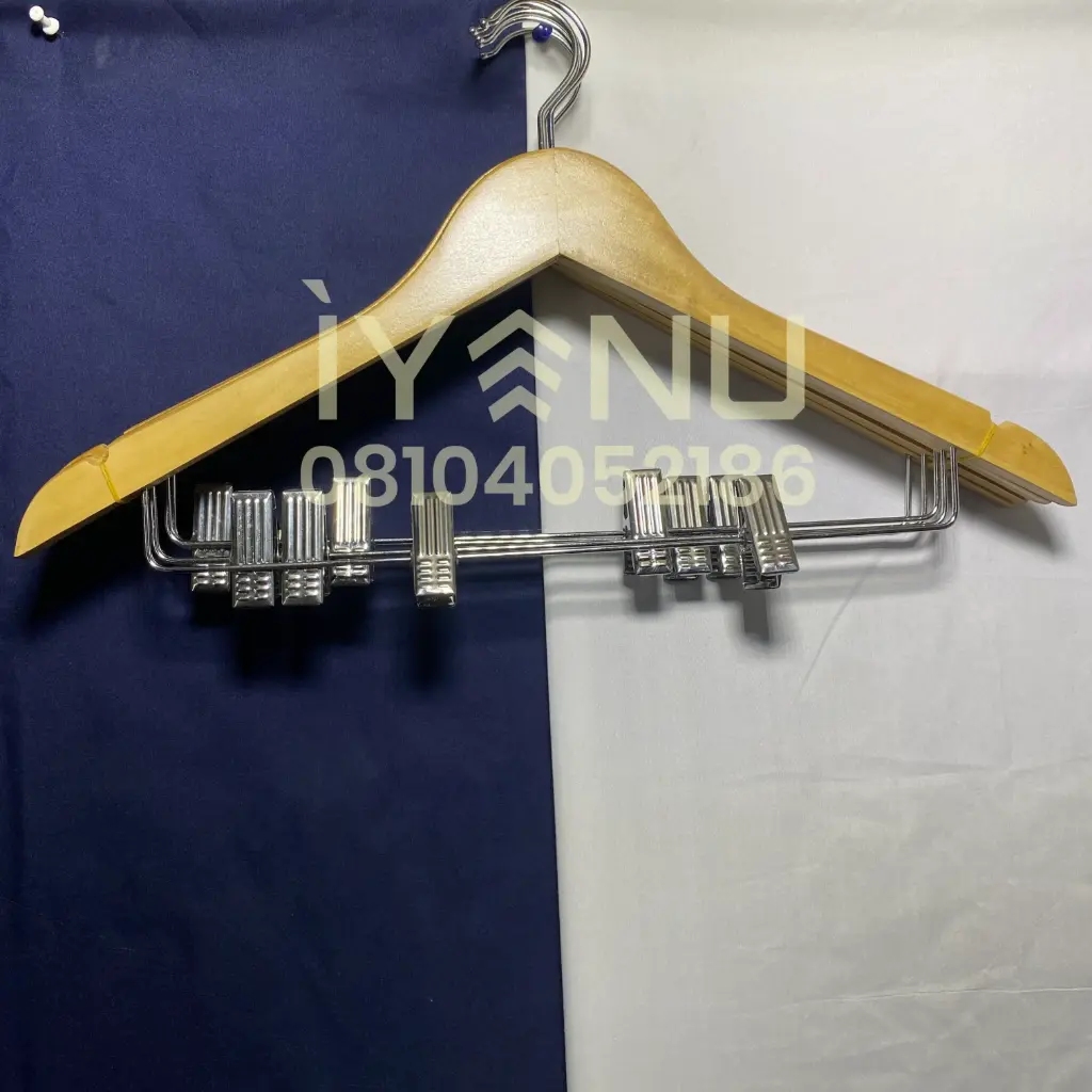 M63 - Wooden Hanger w/ Clip x5***