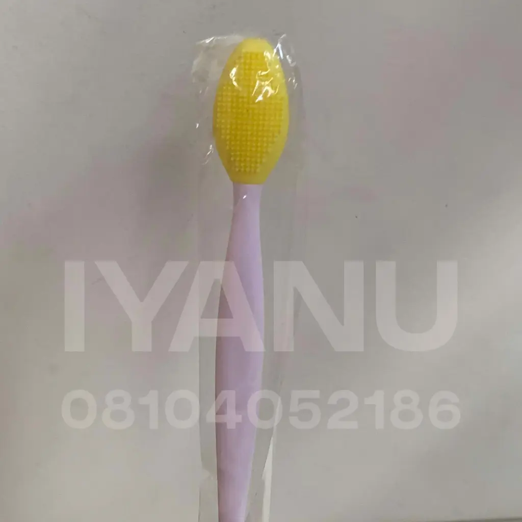 H153 - Lip Brush
