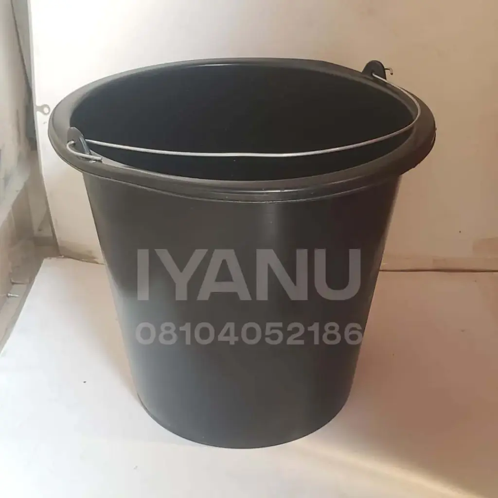 P125 - 15L Black Bucket