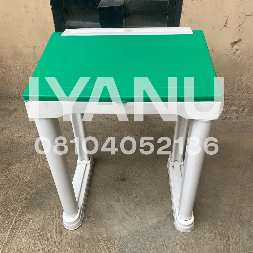 C105 - Graduate Table