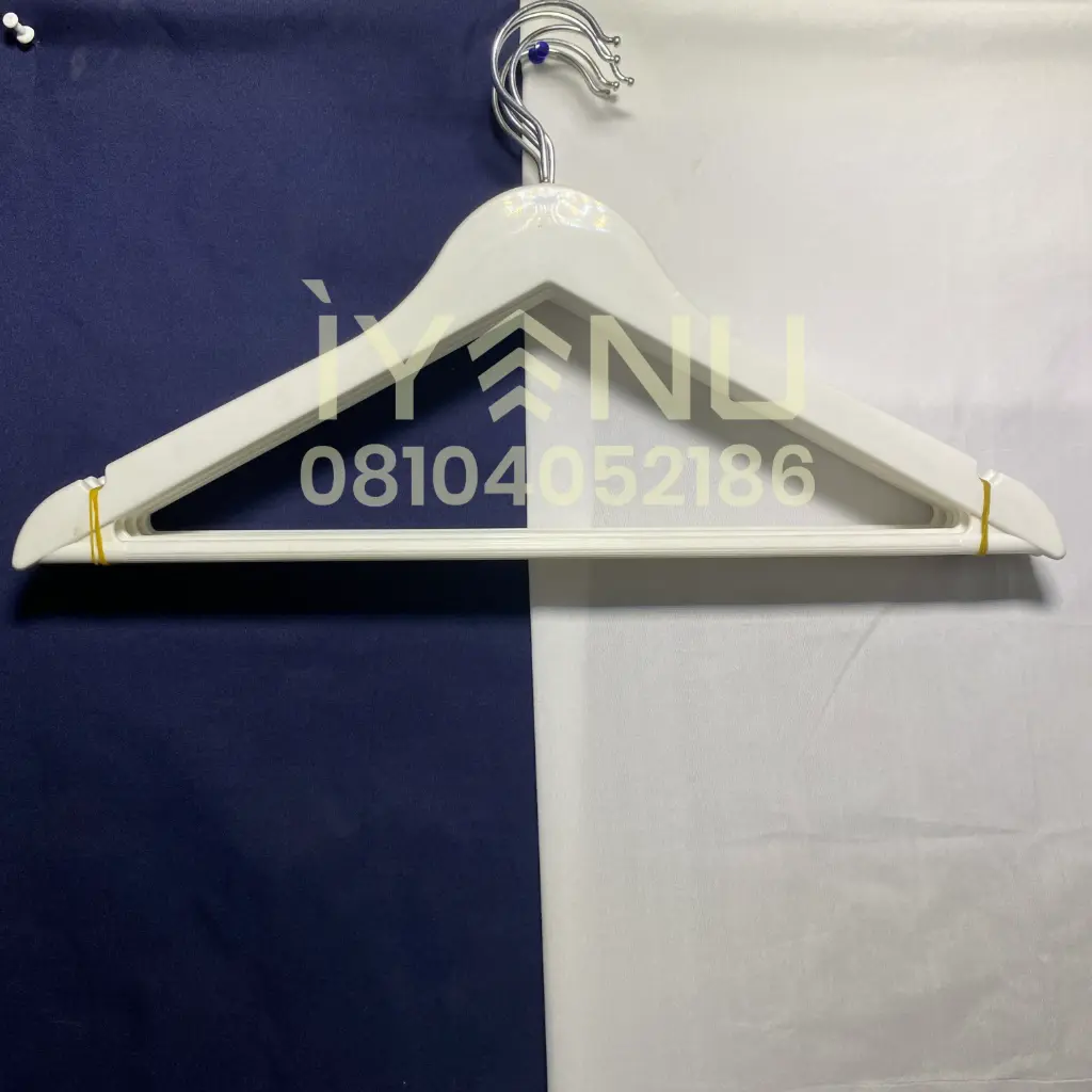 M34 - Plastic Fashion Hanger x5***