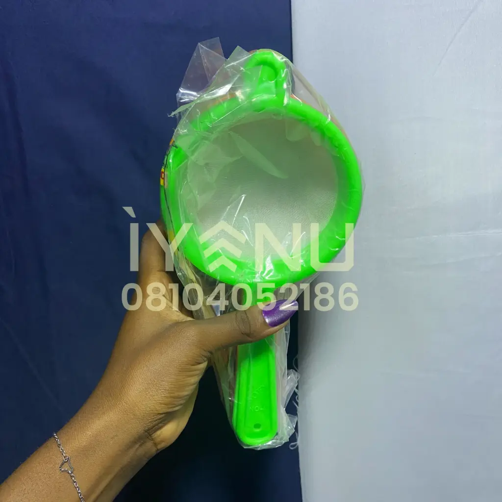 Y161 - Plastic Tea Strainer (B)