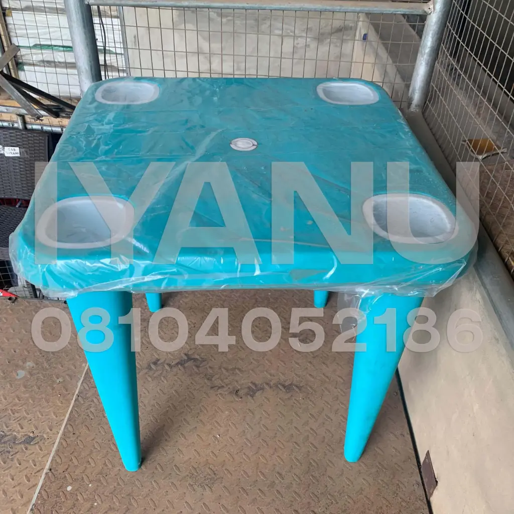 C157 - Elephant Table