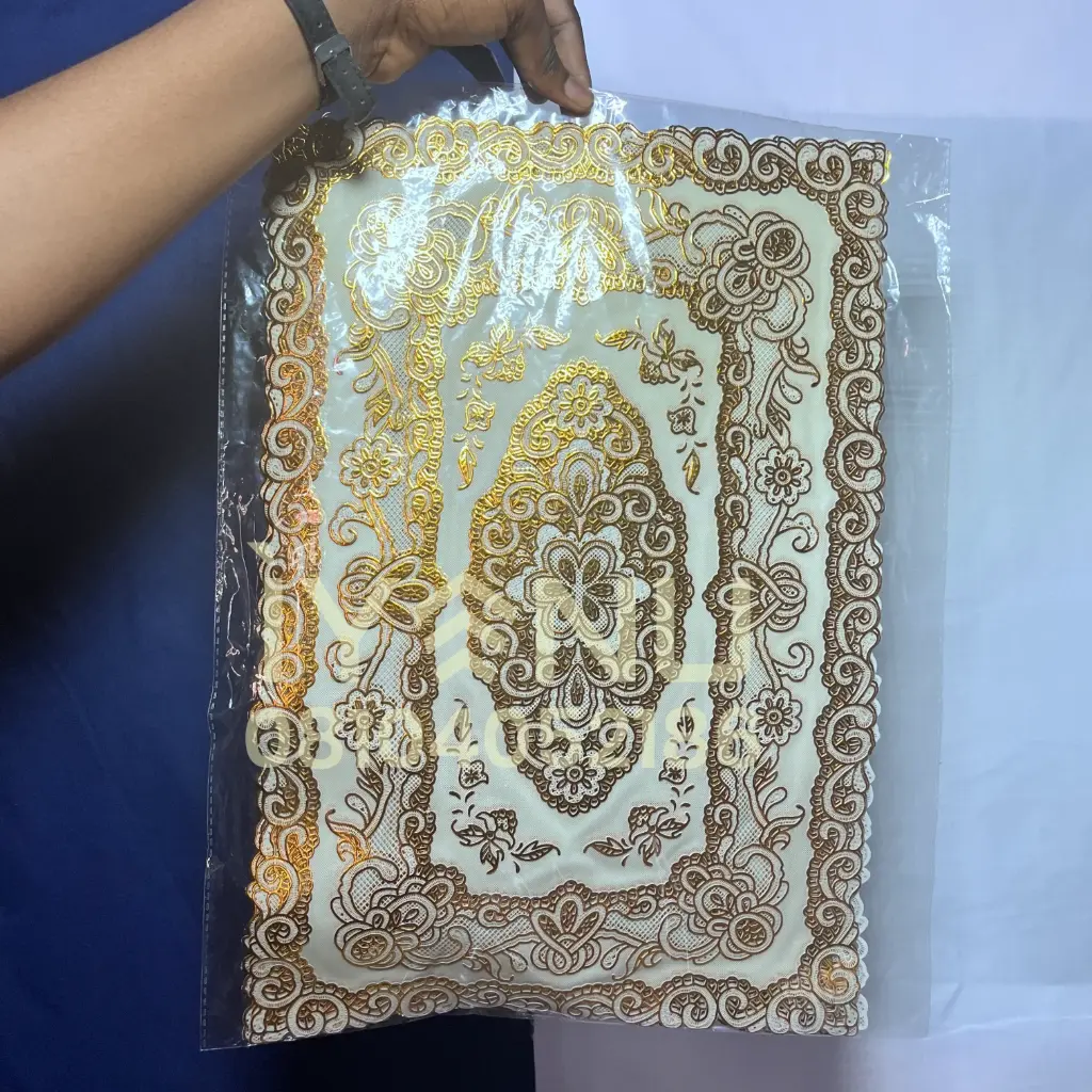 MM164 - Gold Table Mat***