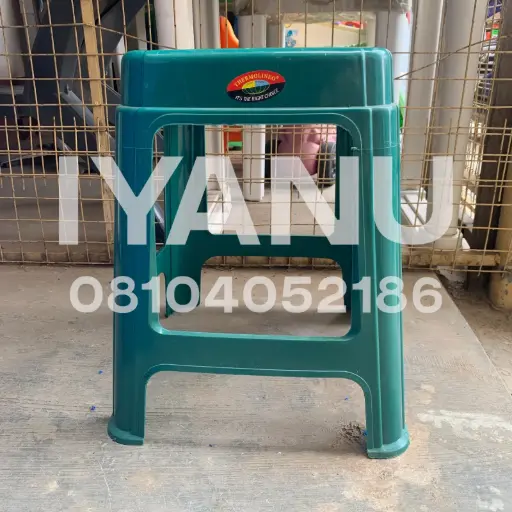 [C18] C18 - Modern Stool